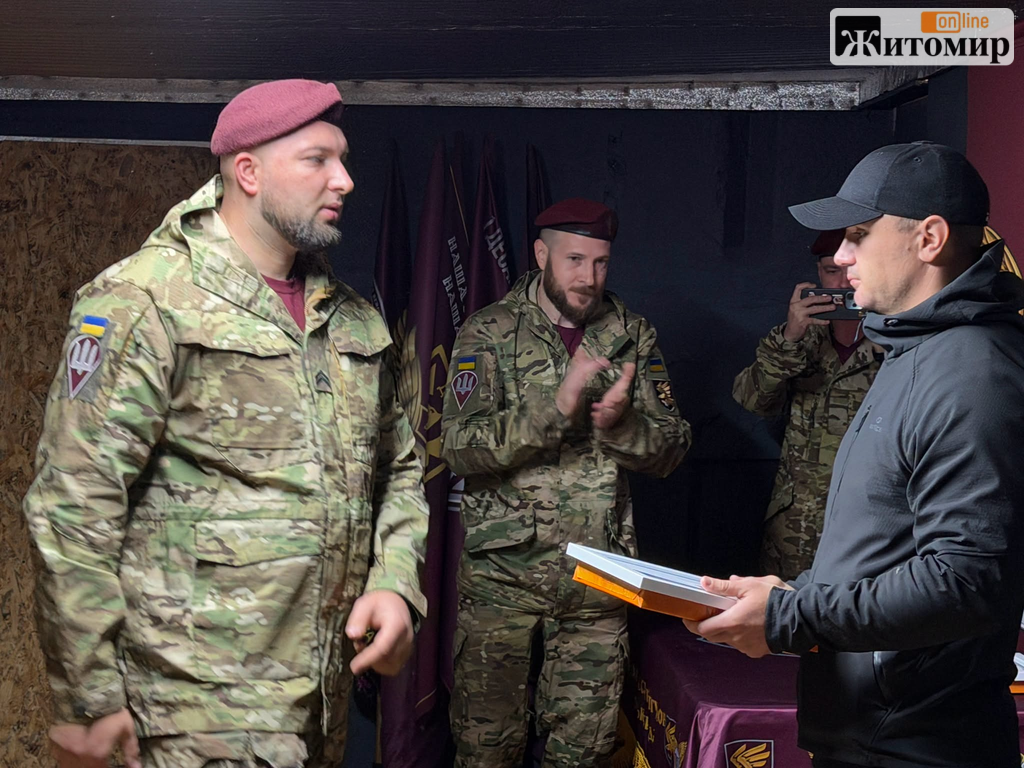 Понад 70 відзнак, подяк та нагород отримали військові від Житомирської громади - Корисна інформація Житомира та Житомирщини. Джерело: Zhitomir-OnLine Понад 70 відзнак, подяк та нагород отримали військові від Житомирської громади