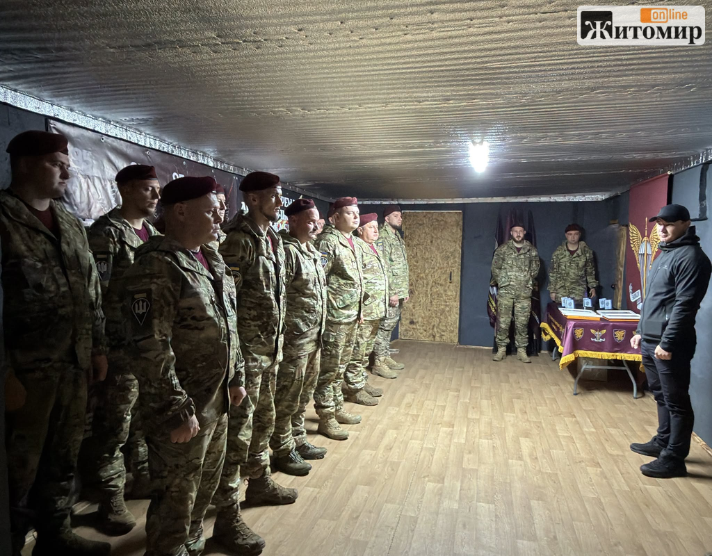 Понад 70 відзнак, подяк та нагород отримали військові від Житомирської громади - Корисна інформація Житомира та Житомирщини. Джерело: Zhitomir-OnLine Понад 70 відзнак, подяк та нагород отримали військові від Житомирської громади