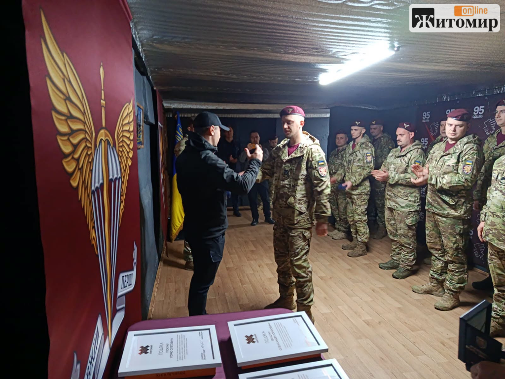 Понад 70 відзнак, подяк та нагород отримали військові від Житомирської громади - Корисна інформація Житомира та Житомирщини. Джерело: Zhitomir-OnLine Понад 70 відзнак, подяк та нагород отримали військові від Житомирської громади