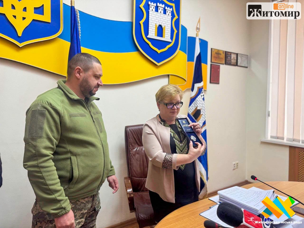 Житомирянину Сергію Давидюку вручили нагороду від громади «Мужність. Честь. Звитяга» - Корисна інформація Житомира та Житомирщини. Джерело: Zhitomir-OnLine Житомирянину Сергію Давидюку вручили нагороду від громади «Мужність. Честь. Звитяга»