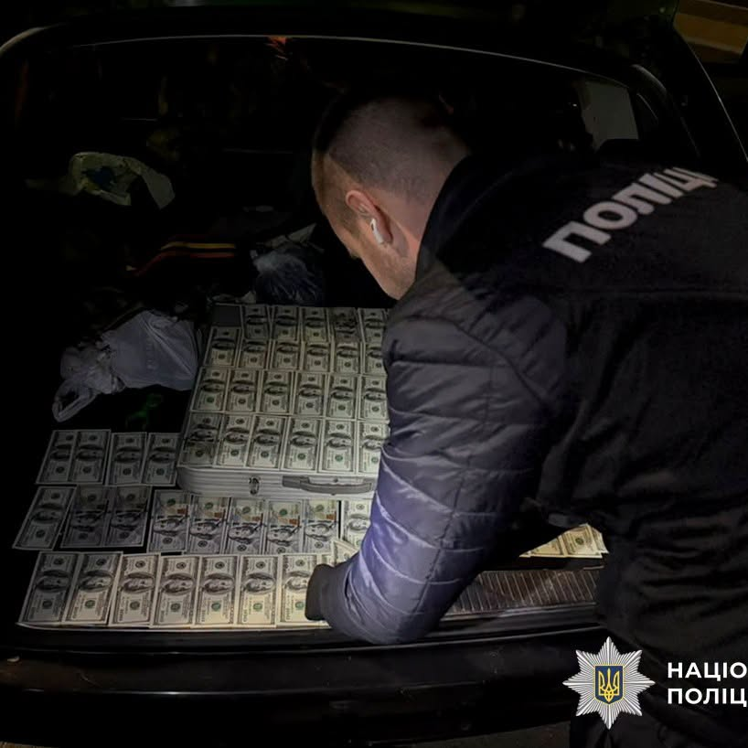 Погрожували насильством через неіснуючий борг: у Коростені двох чоловіків затримали під час отримання 8 тисяч доларів - Події. Джерело: Zhitomir-OnLine Погрожували насильством через неіснуючий борг: у Коростені двох чоловіків затримали під час отримання 8 тисяч доларів