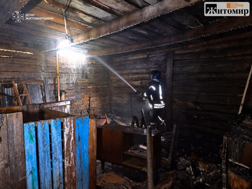 Минулої доби на Житомирщині сталося 6 пожеж: рятувальники вберегли житлові будинки - Події. Джерело: Zhitomir-OnLine Минулої доби на Житомирщині сталося 6 пожеж: рятувальники вберегли житлові будинки