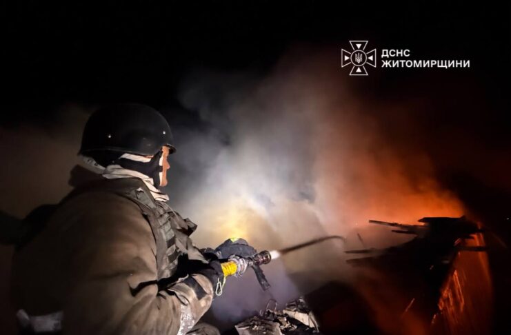 Шість будинків і сім автомобілів пошкоджено після масованої атаки дронів на Житомирщину