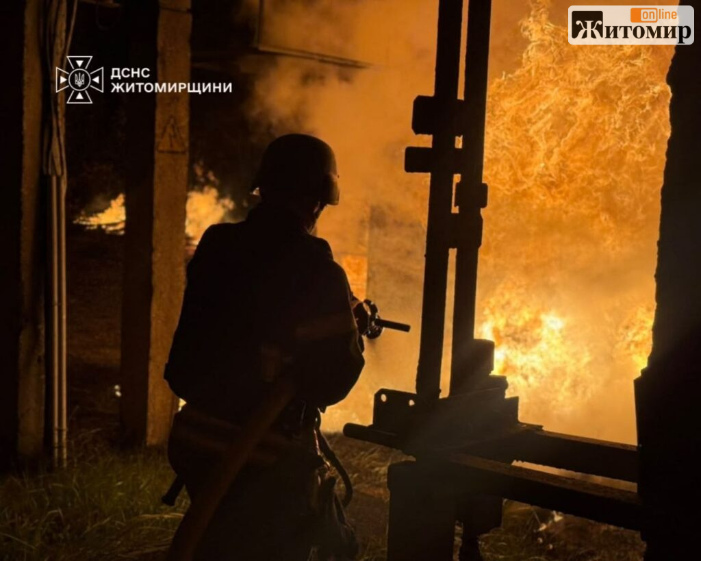 Росія другий день б’є по енергетиці Житомирщини: рятувальники гасили пожежі під загрозою повторних ударів - Події. Джерело: Zhitomir-OnLine Росія другий день б’є по енергетиці Житомирщини: рятувальники гасили пожежі під загрозою повторних ударів