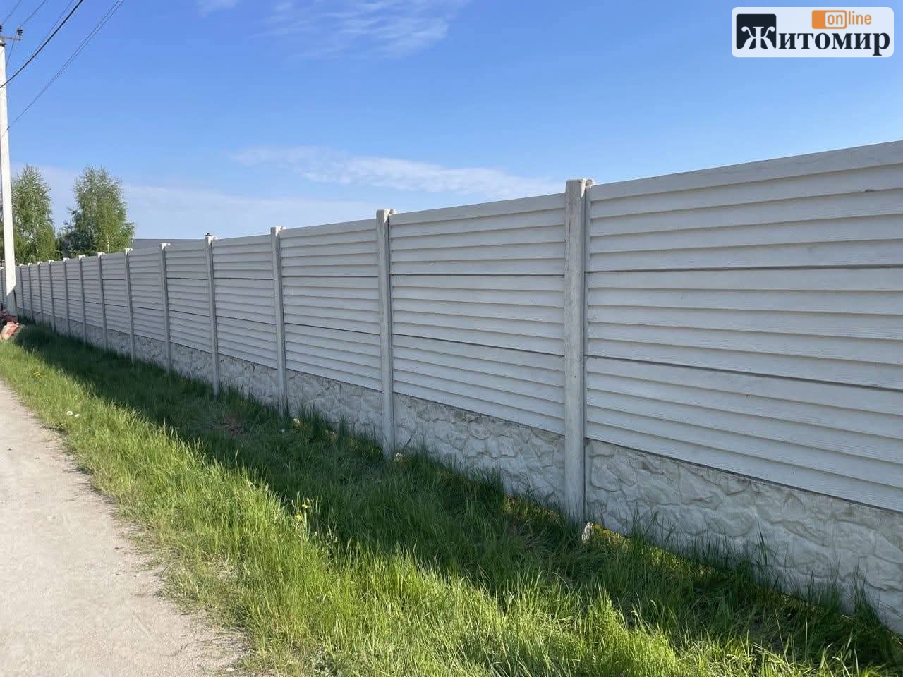 Їхали провідати могилу — знесли чотири секції паркану: що сталося на кладовищі у Коростенському районі